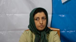 Archivbild: Die Frauerrechtsaktivistin Nages Mohammadi im Jahr 2007. (Bild: picture alliance / NurPhoto | Morteza Nikoubazl)